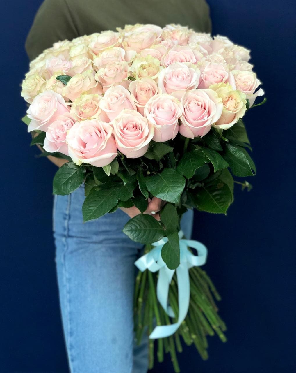 Оригинальный букет из 51 розовой розы 50 см