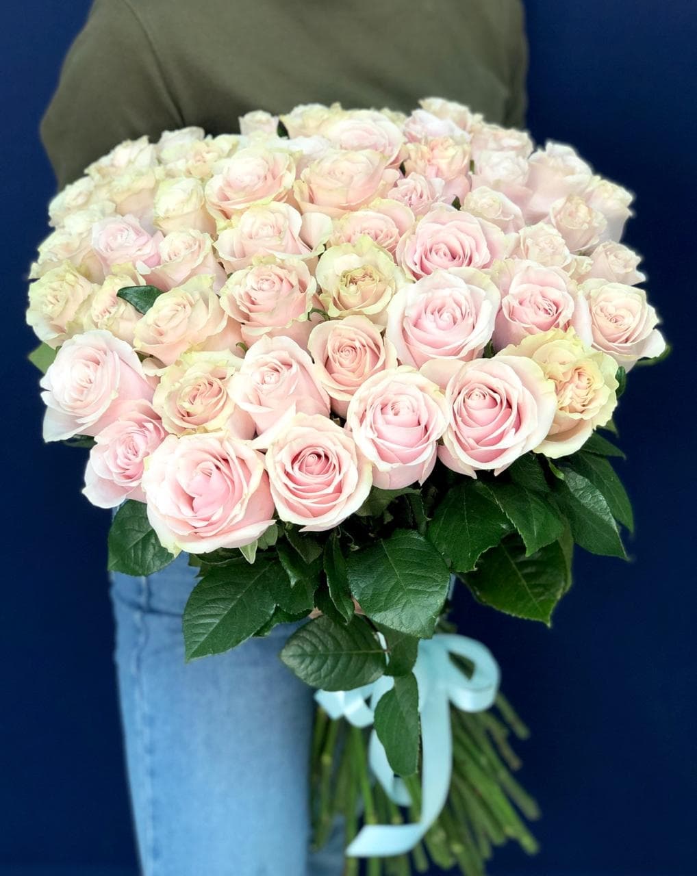 Оригинальный букет из 51 розовой розы 50 см