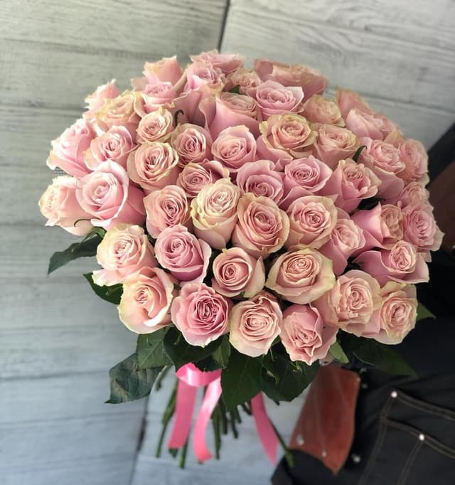 Свежий букет из 51 розовой розы 60 см Свежий букет из 51 розовой розы 60 см