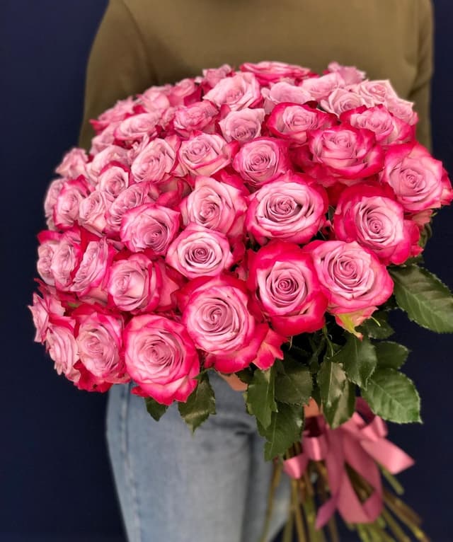 Популярный букет из 51 сиреневой розы 50 см Популярный букет из 51 сиреневой розы 50 см