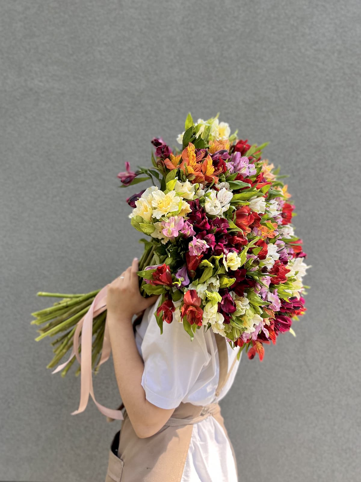 Классический букет из 55 Альстромерий микс