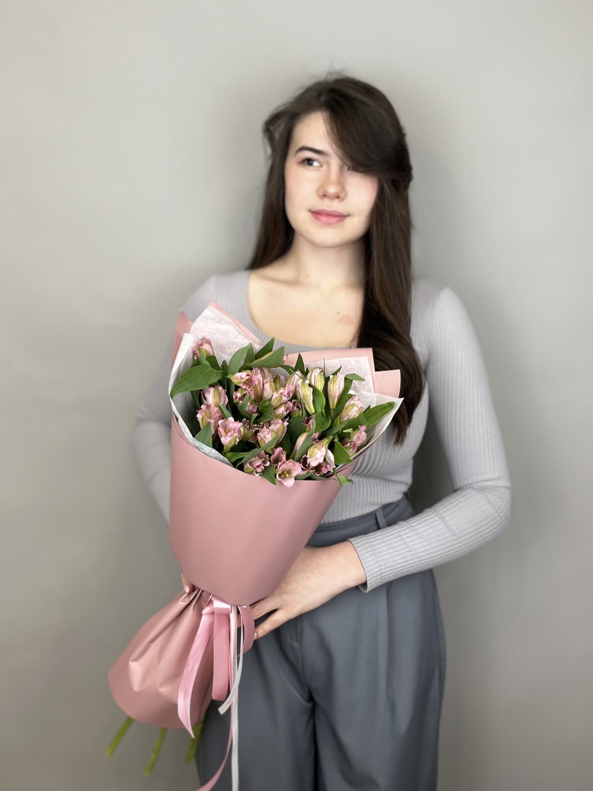 Дизайнерский букет из 7 альстромерий "Elegance"