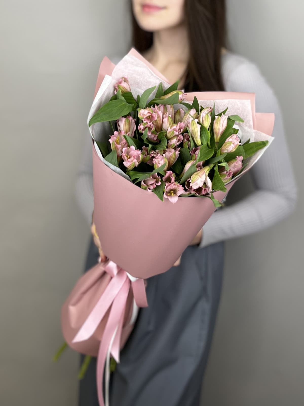 Дизайнерский букет из 7 альстромерий "Элегантность"