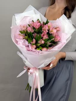 Праздничный букет из 7 альстромерий «Примадонна»