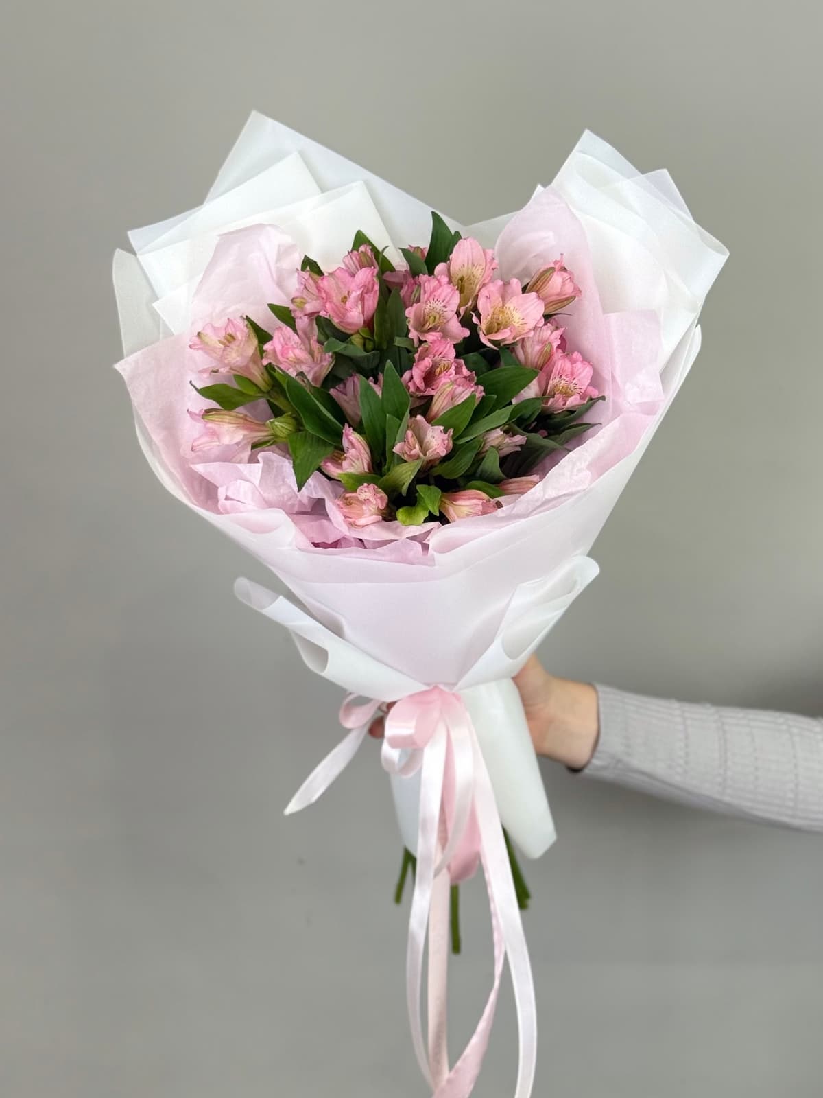 Праздничный букет из 7 альстромерий «Примадонна»