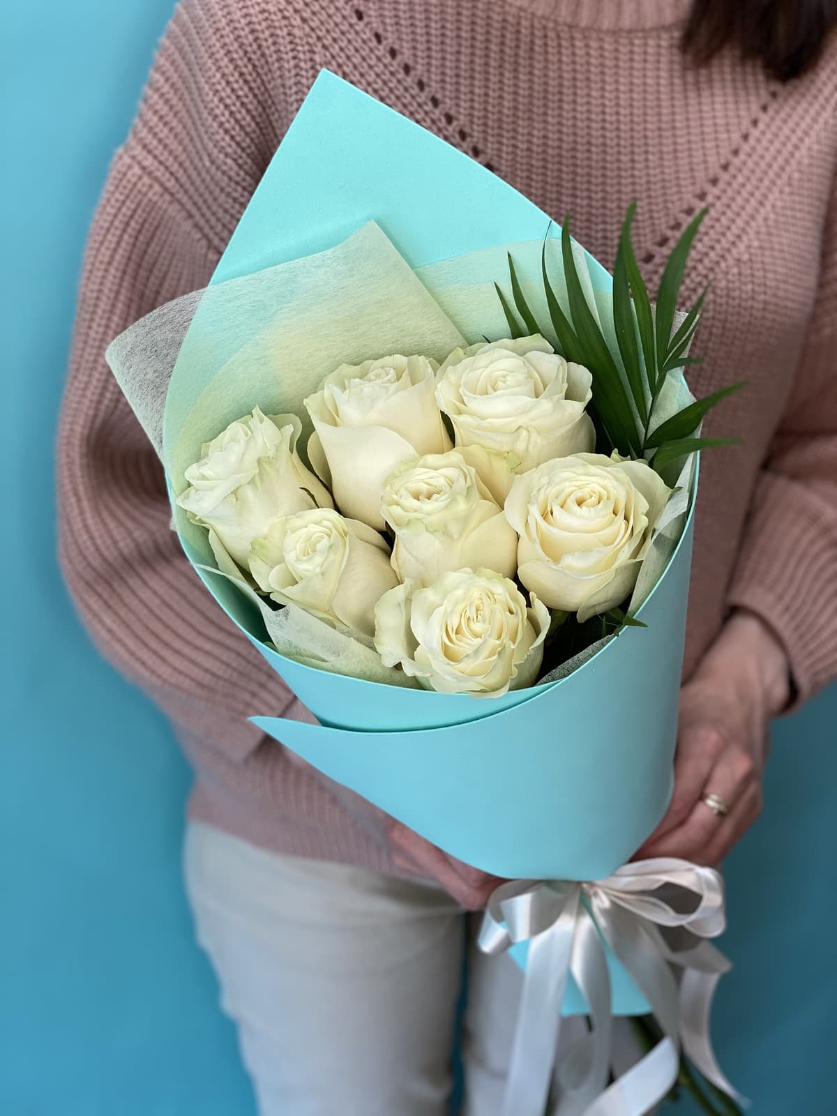 Букет из 7 белых Роз Эквадор в фоамиране 60 см