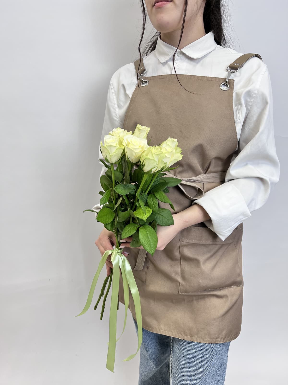 Букет из 7 белых роз стандарт 50 см