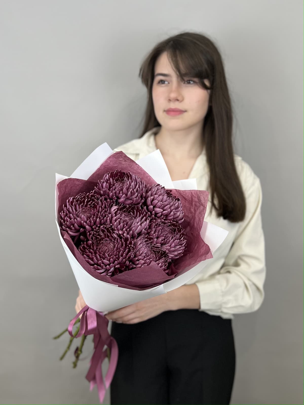 Букет из 7 фиолетовых хризантем "Бигуди"