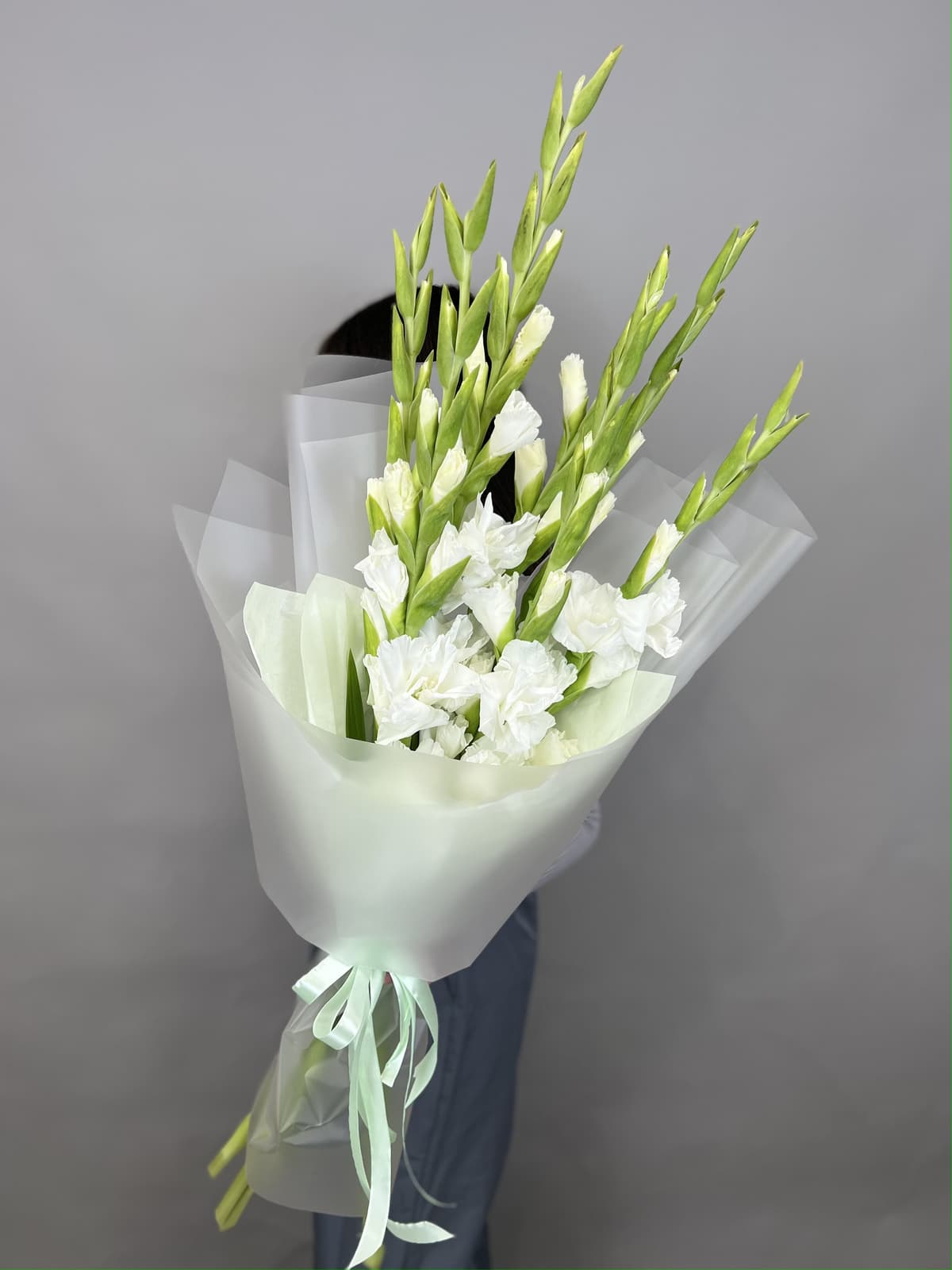 Букет из 7 Гладиолусов в матовой бумаге