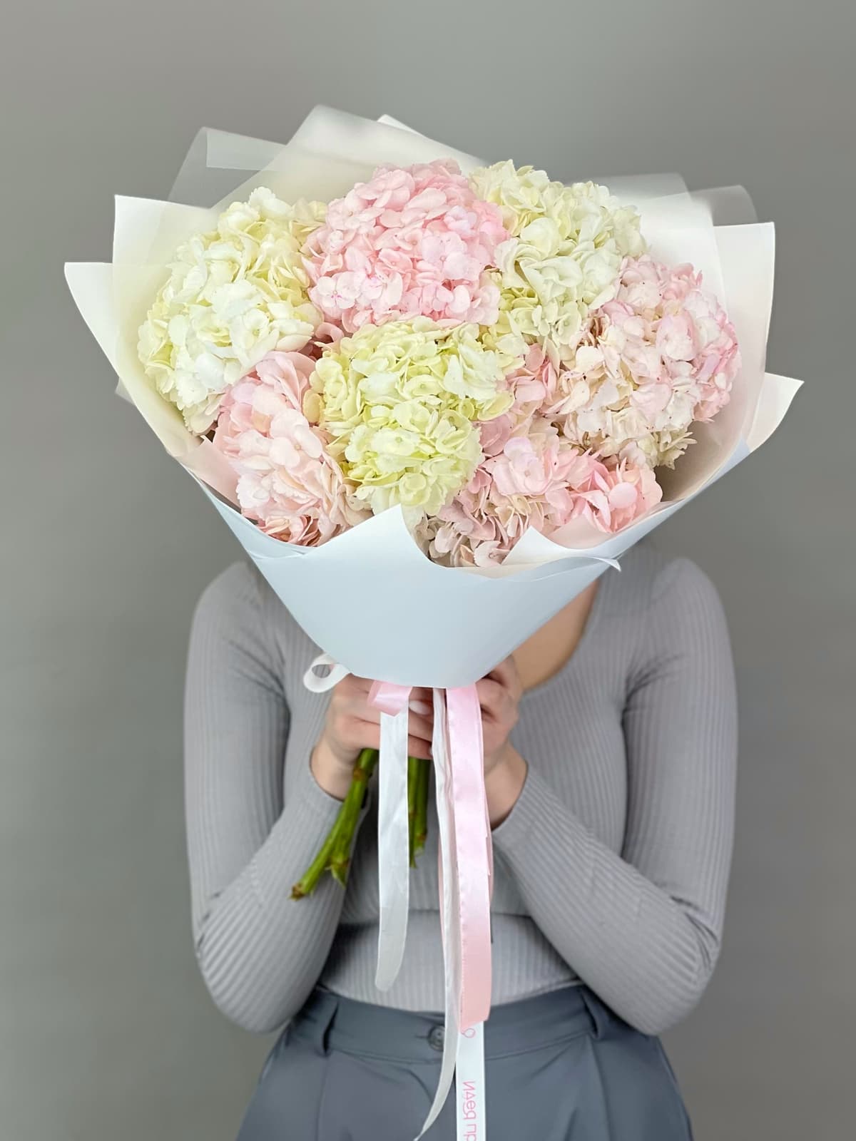 Букет из 7 гортензий "Blush"