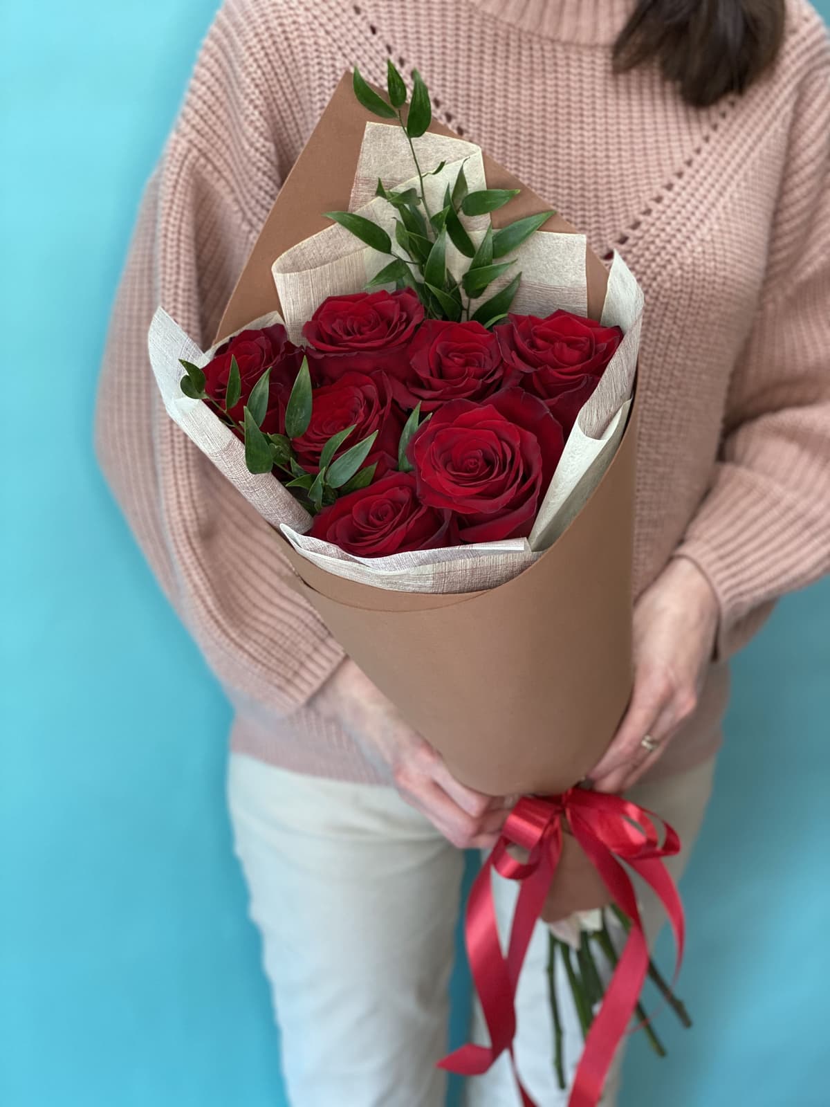 Свежий букет из 7 красных Роз Эквадор в фоамиране 70 см