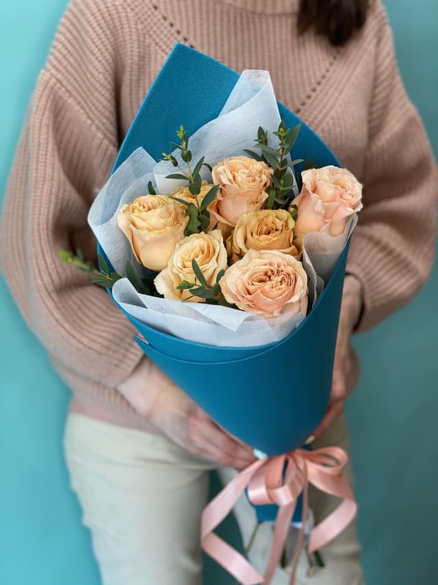 Букет из 7 персиковых Роз Эквадор в фоамиране 50 см Букет из 7 персиковых Роз Эквадор в фоамиране 50 см