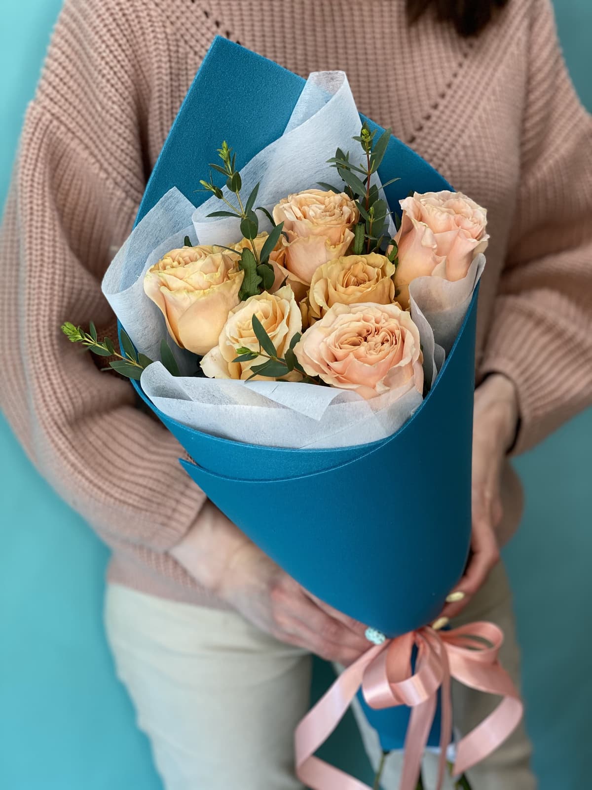 Букет из 7 персиковых Роз Эквадор в фоамиране 70 см