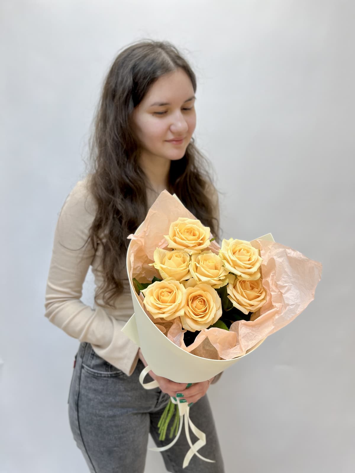 Букет из 7 Персиковых Роз в Фоамиране