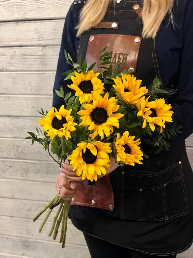 Букет из 7 подсолнухов Букет из 7 подсолнухов