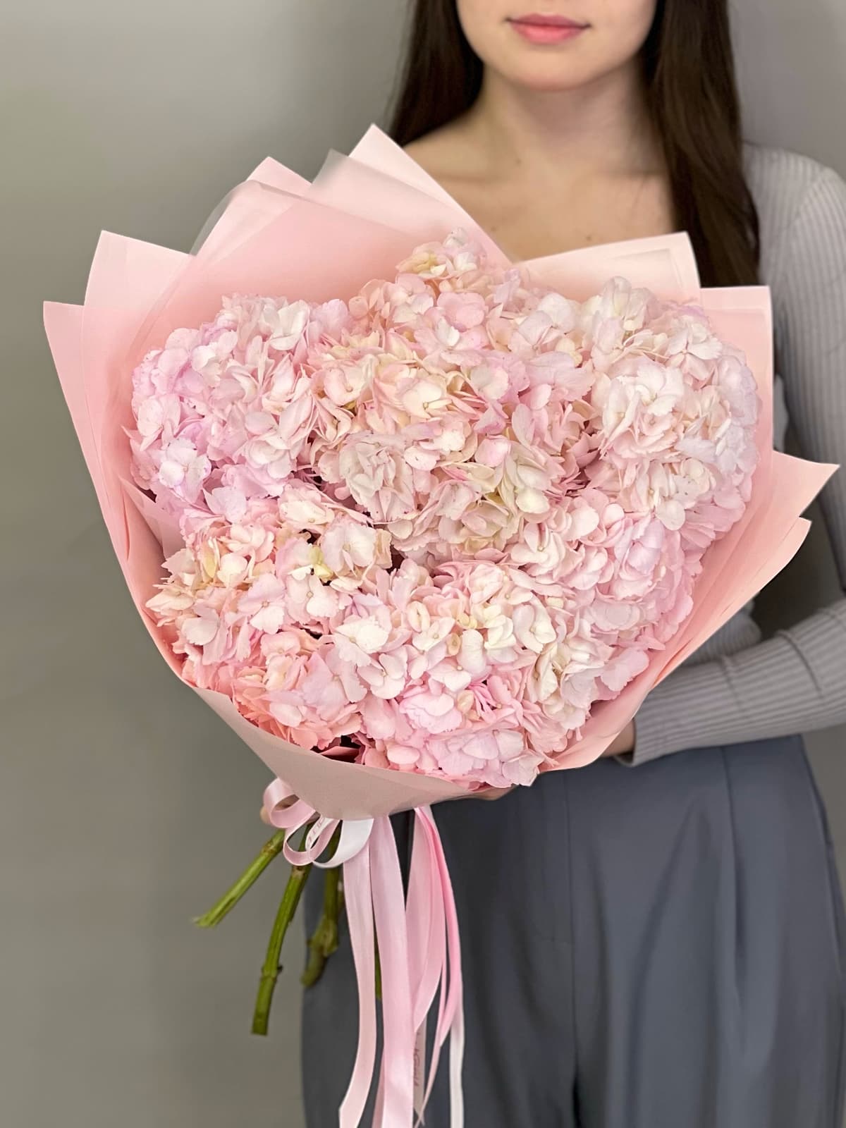 Букет из 7 розовых гортензий