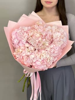 Букет из 7 розовых гортензий