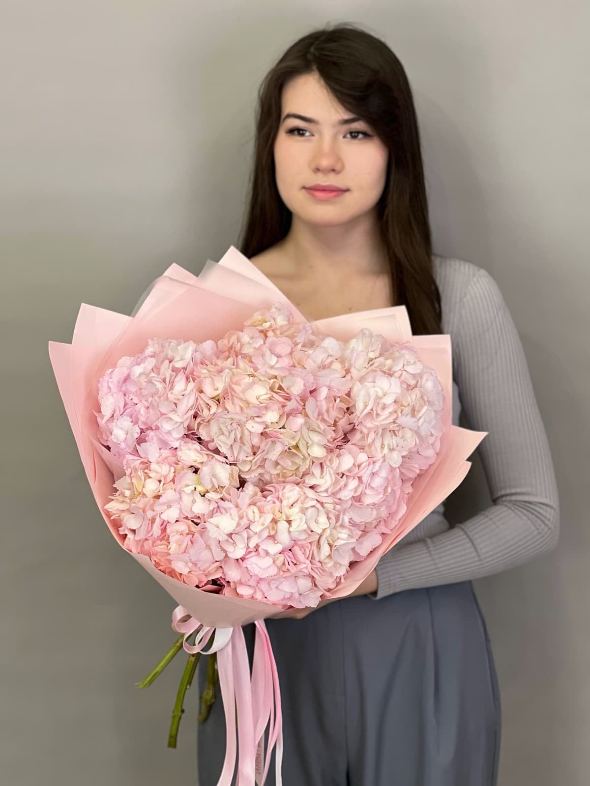 Букет из 7 розовых гортензий