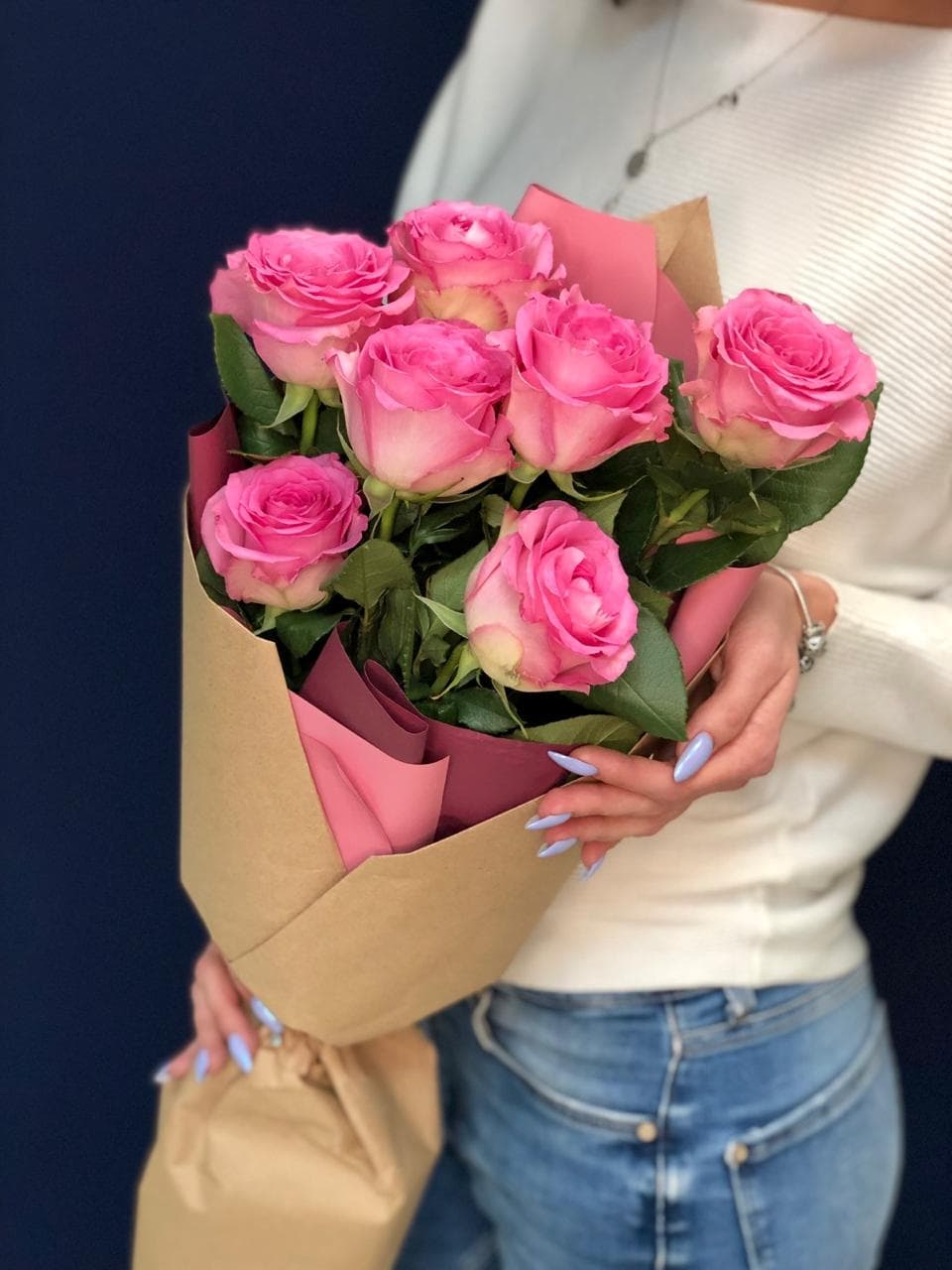 Букет из 7 розовых Роз Эквадор в крафте 70 см
