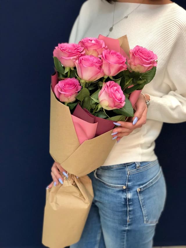 Букет из 7 розовых Роз Эквадор в крафте 70 см Букет из 7 розовых Роз Эквадор в крафте 70 см