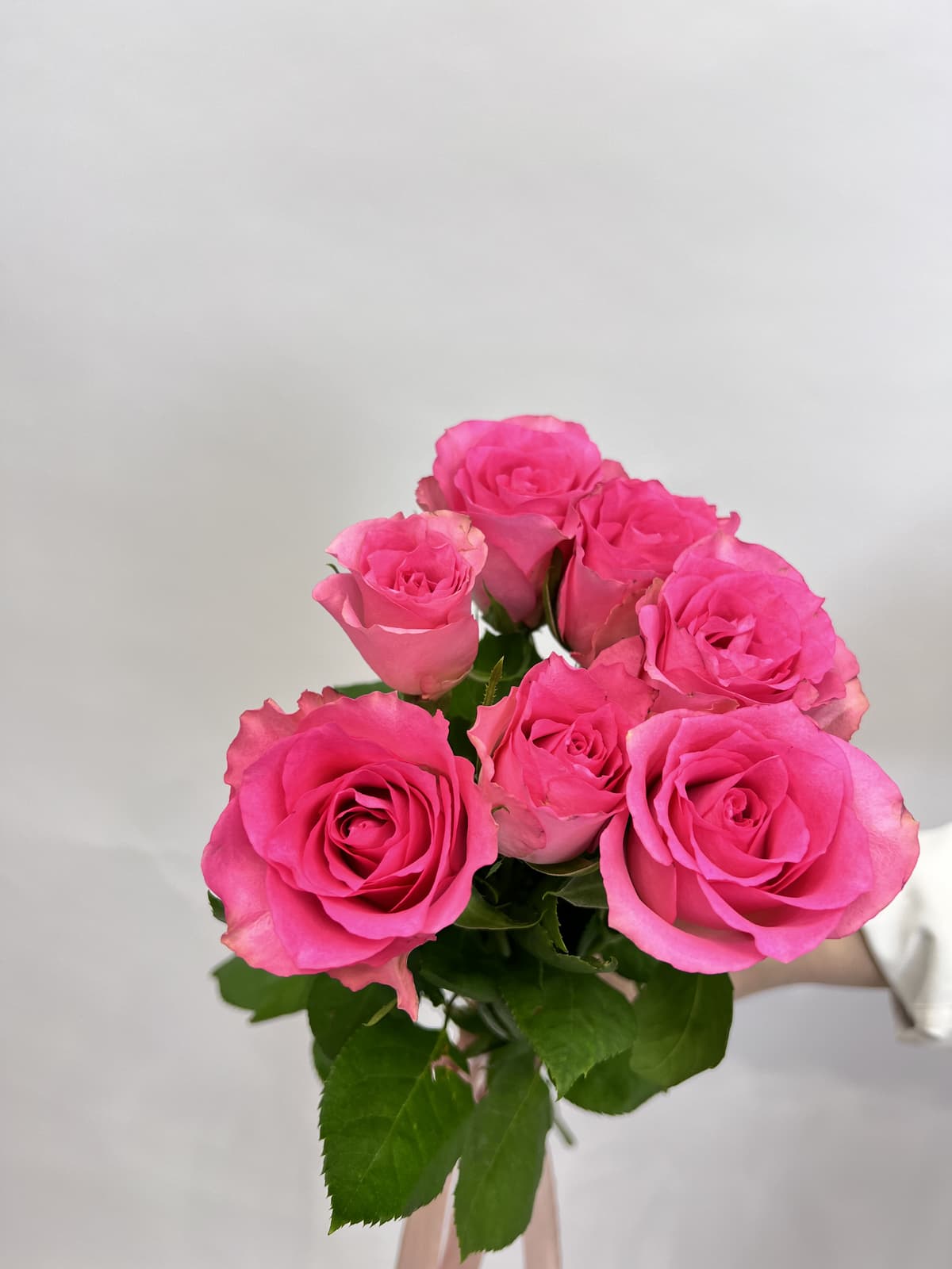 Свежий букет из 7 розовых роз стандарт 50 см