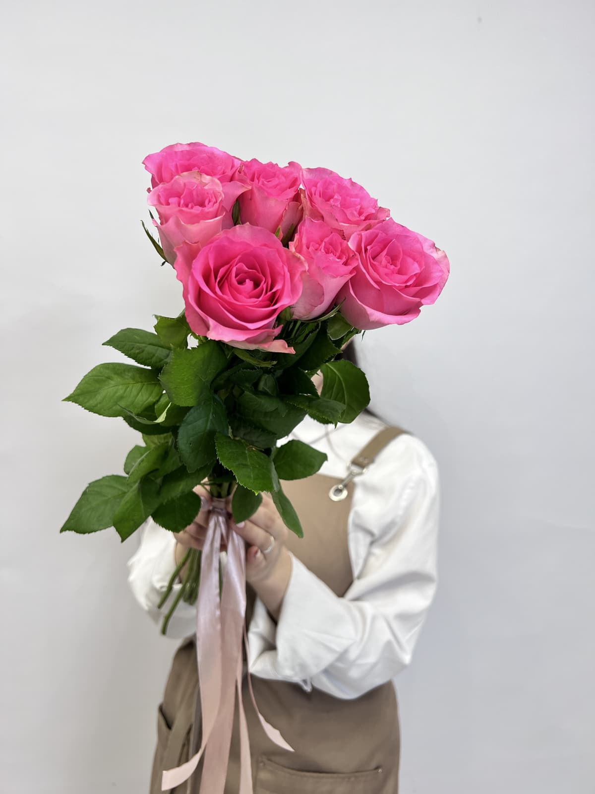 Свежий букет из 7 розовых роз стандарт 50 см