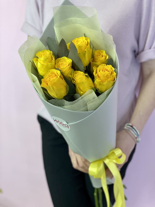 Букет из 7 желтых Роз Эквадор в фоамиране 50 см Букет из 7 желтых Роз Эквадор в фоамиране 50 см