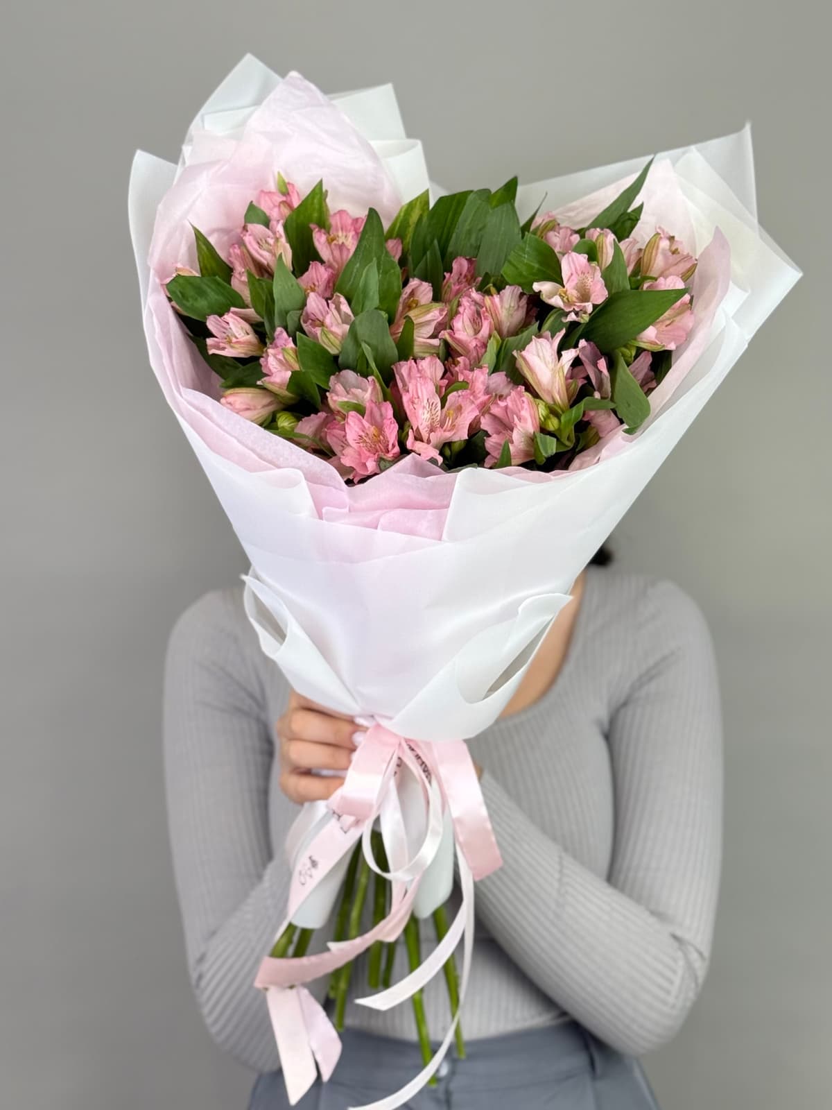 Дизайнерский букет из 9 альстромерий "Примадонна"