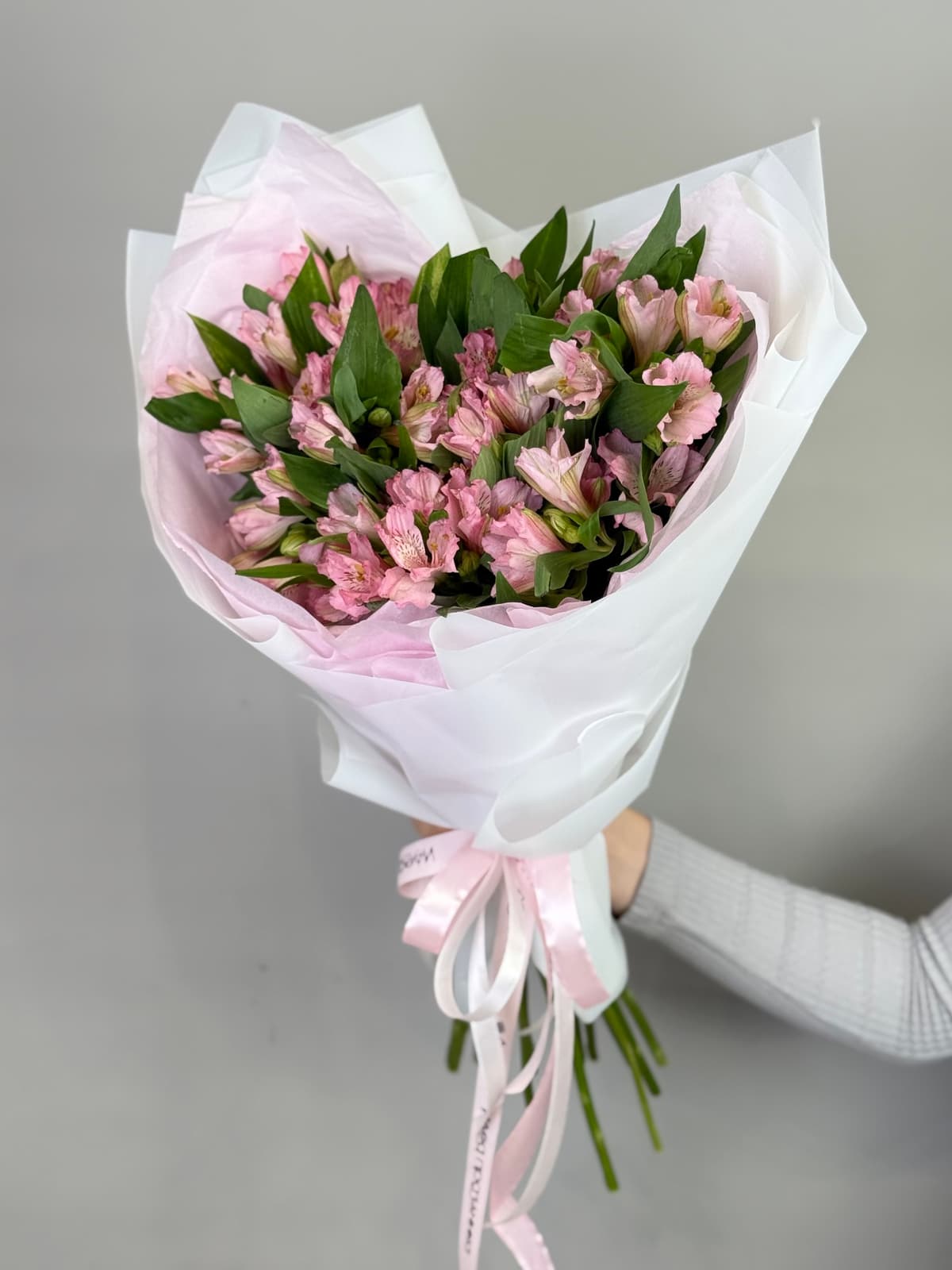 Дизайнерский букет из 9 альстромерий "Примадонна"