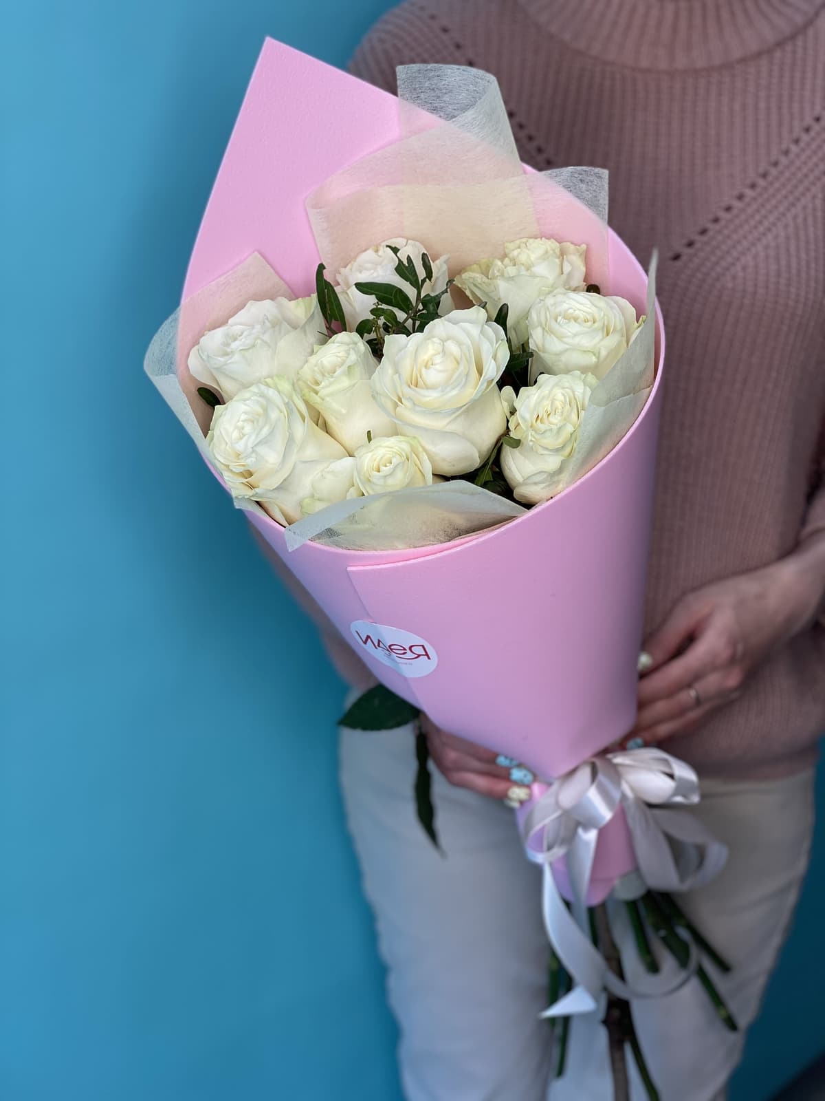 Букет из 9 белых Роз Эквадор в фоамиране 50 см