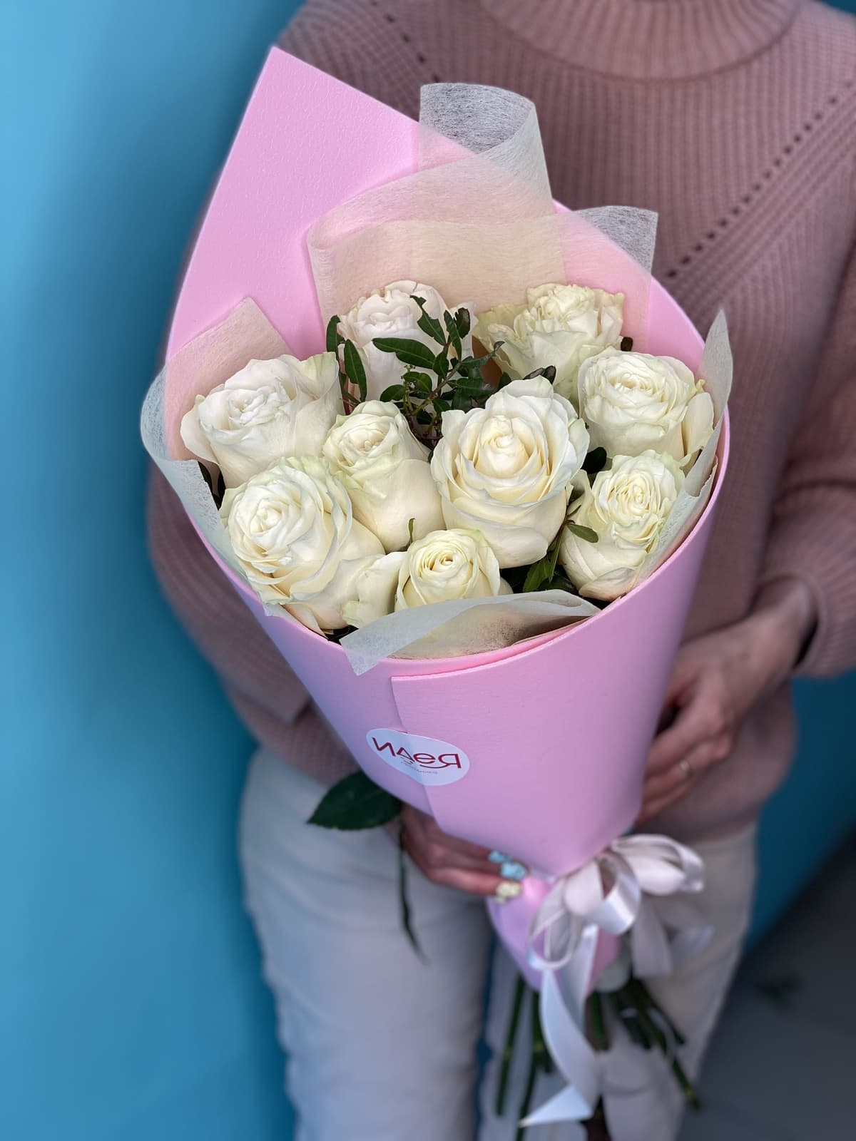 Нежный букет из 9 белых Роз Эквадор в фоамиране 70 см