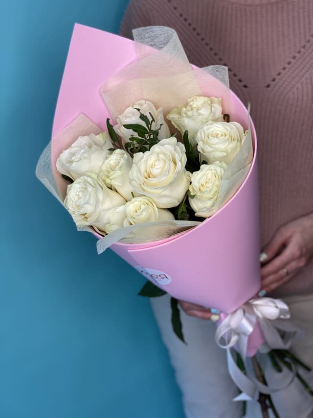 Букет из 9 белых Роз Эквадор в фоамиране 80 см Букет из 9 белых Роз Эквадор в фоамиране 80 см