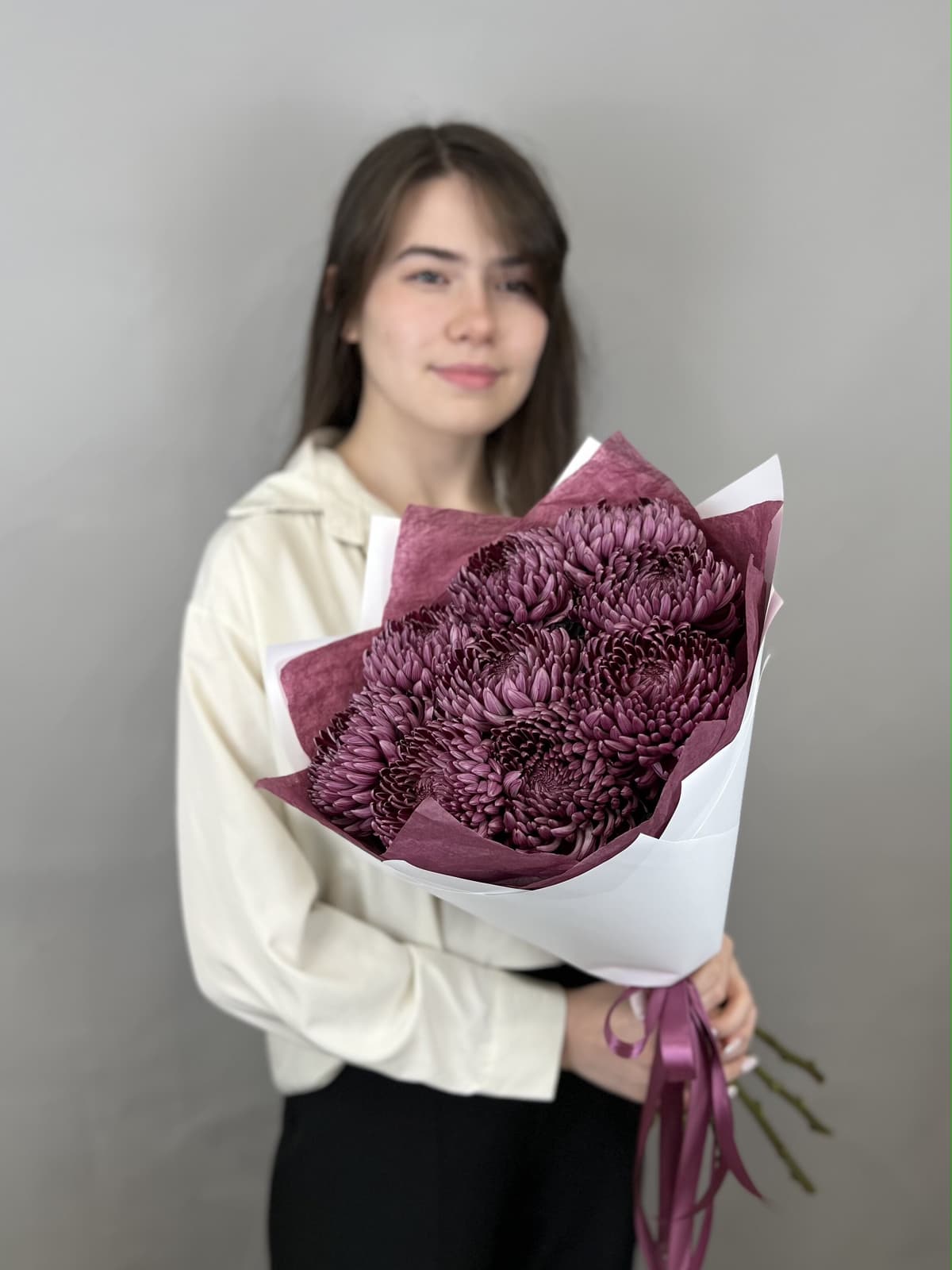 Букет из 9 фиолетовых хризантем "Бигуди"