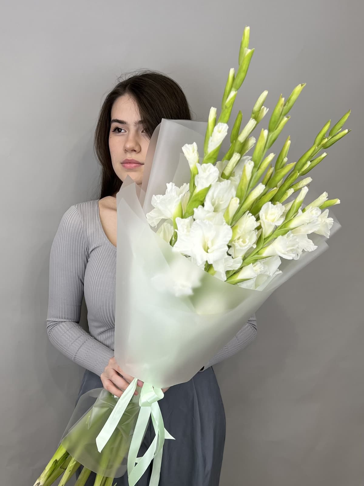 Букет из 9 Гладиолусов в матовой бумаге