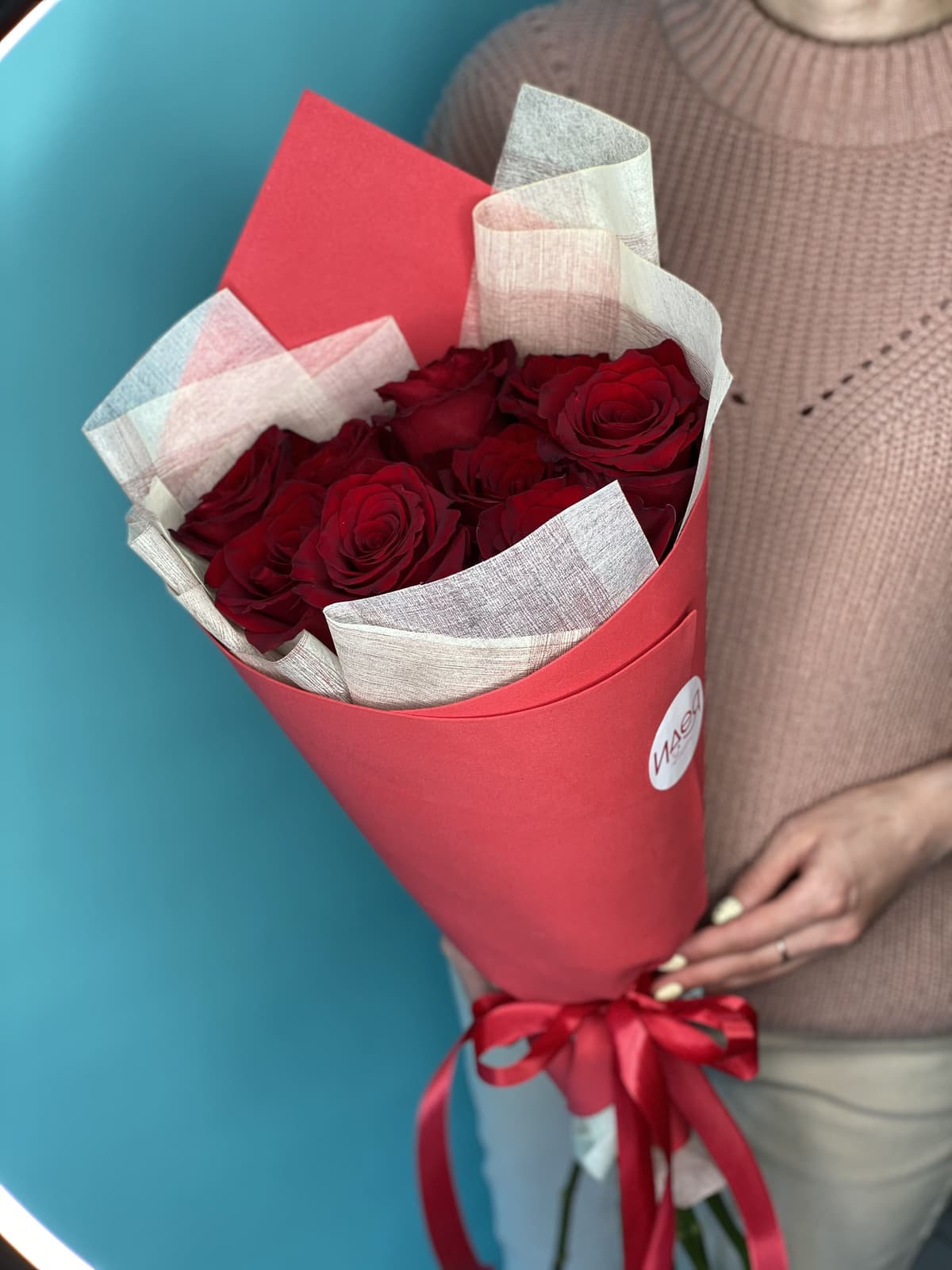 Красочный букет из 9 красных роз Эквадор в фоамиране 100 см