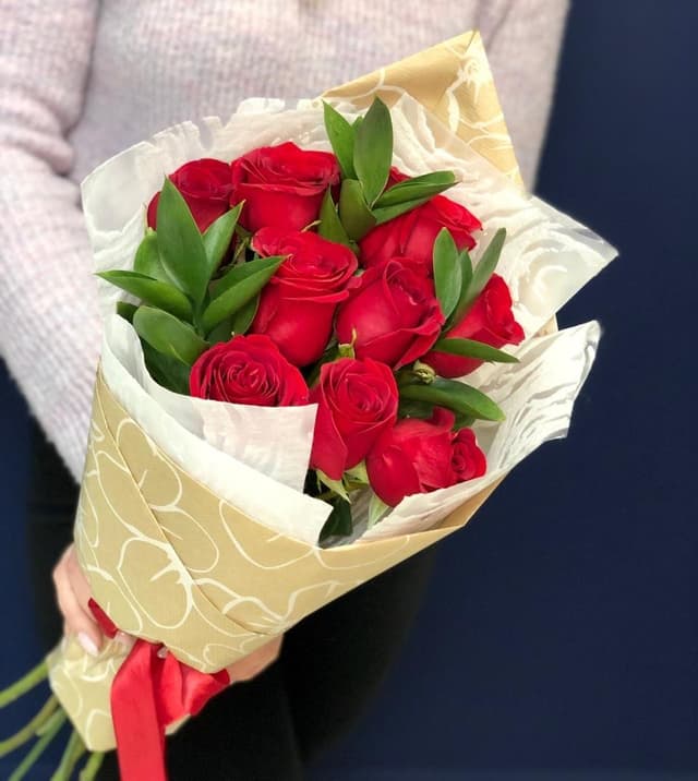 Букет из 9 красных Роз Эквадор в крафте 60 см Букет из 9 красных Роз Эквадор в крафте 60 см