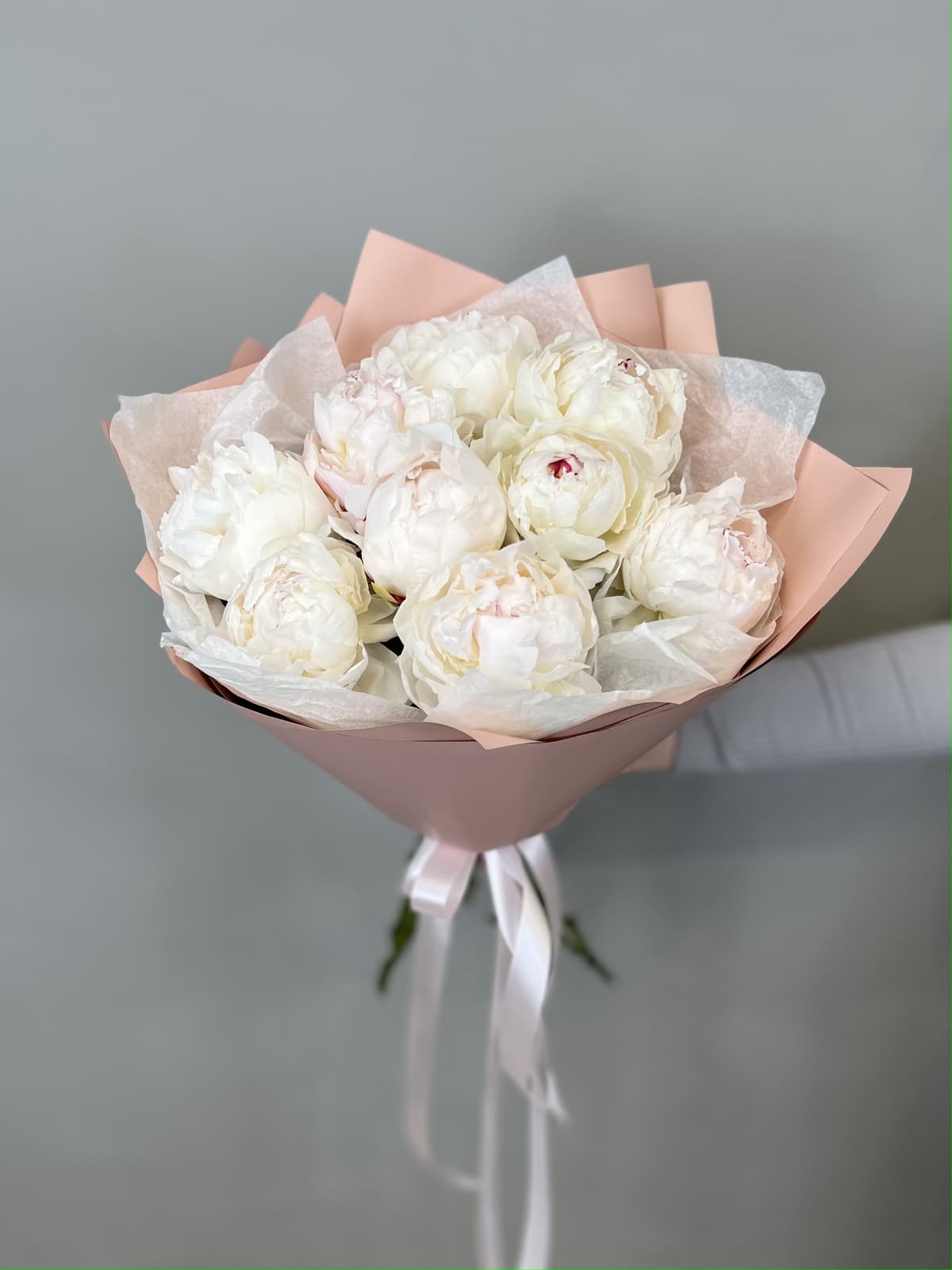 Цветочный букет из 9 пионов Odile