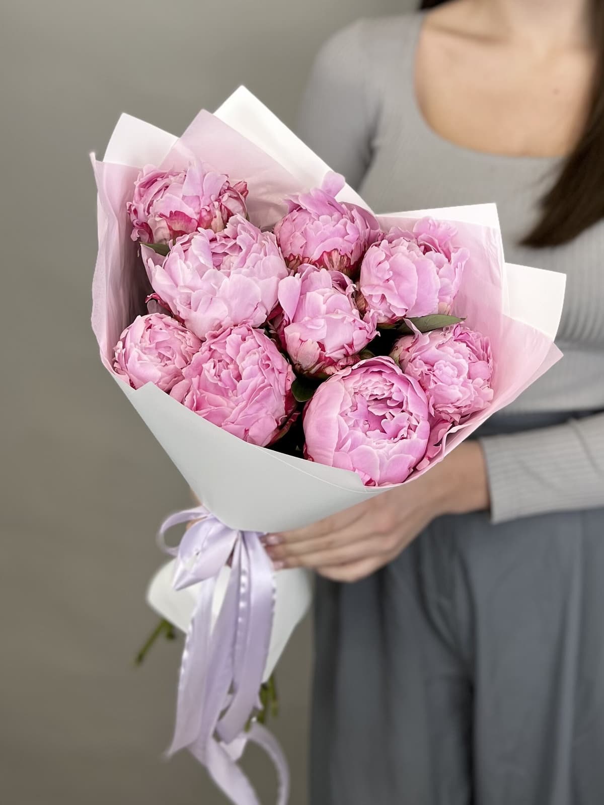 Свежий букет из 9 Пионов Sara Bernard