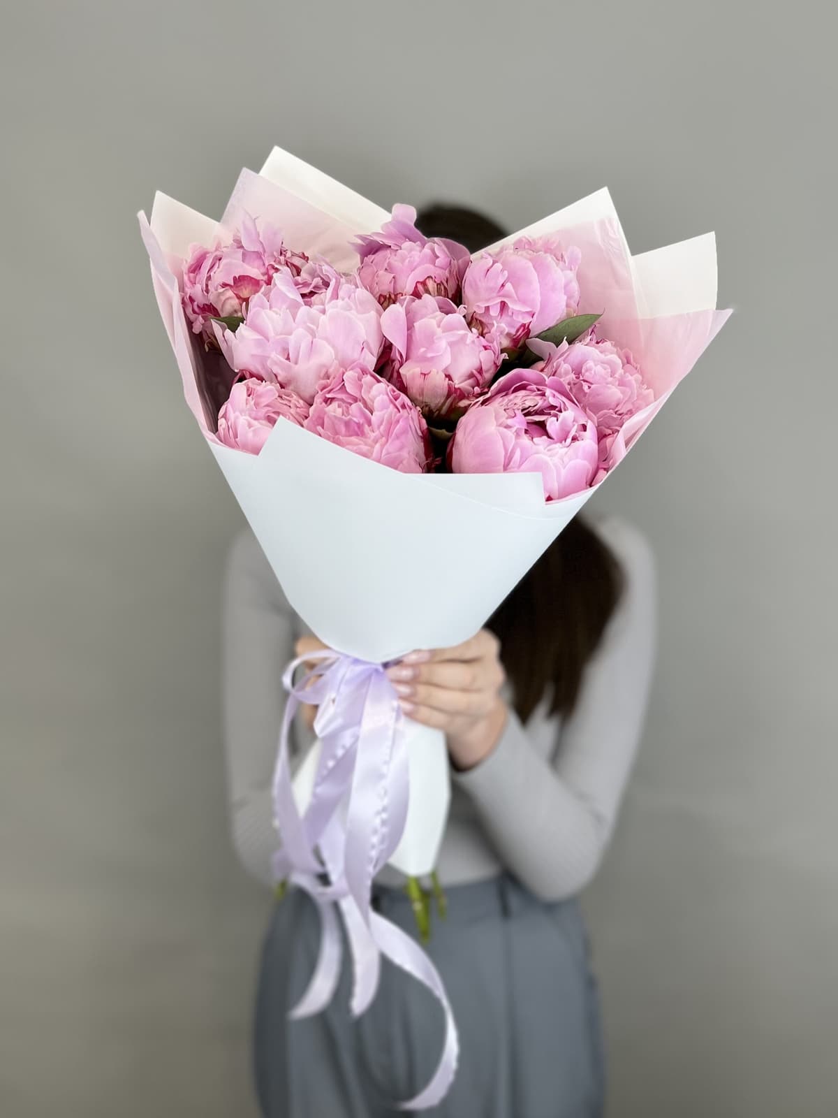 Свежий букет из 9 Пионов Sara Bernard