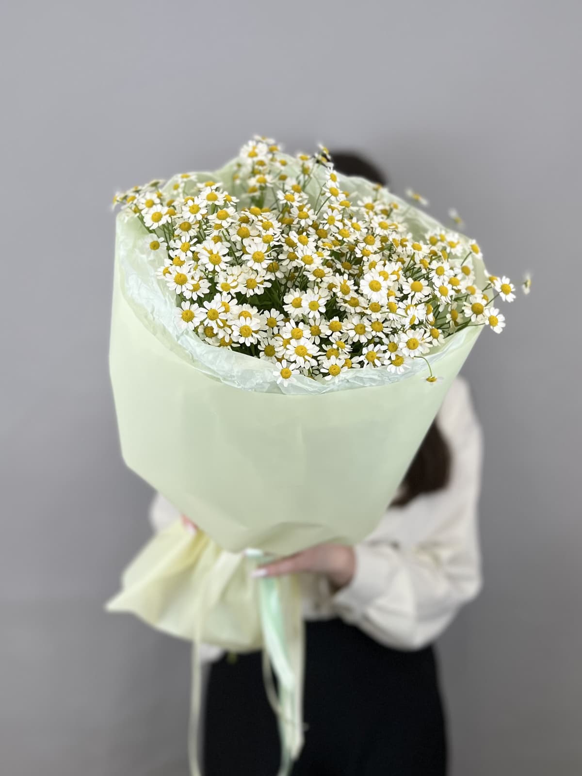 Красивый букет из 9 полевых ромашек