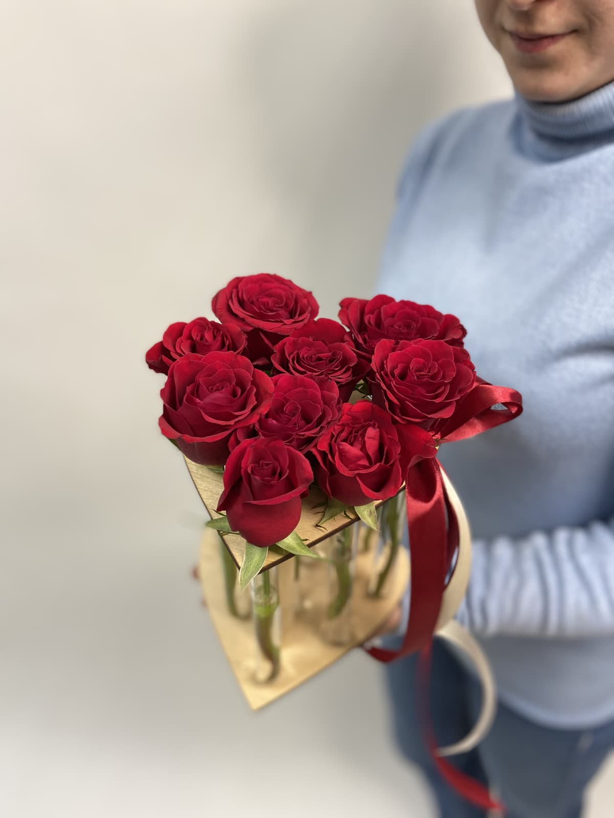 Букет из 9 роз в пробирках