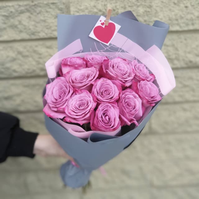 Букет из 9 сиреневых Роз Эквадор в матовой бумаге 50 см Букет из 9 сиреневых Роз Эквадор в матовой бумаге 50 см