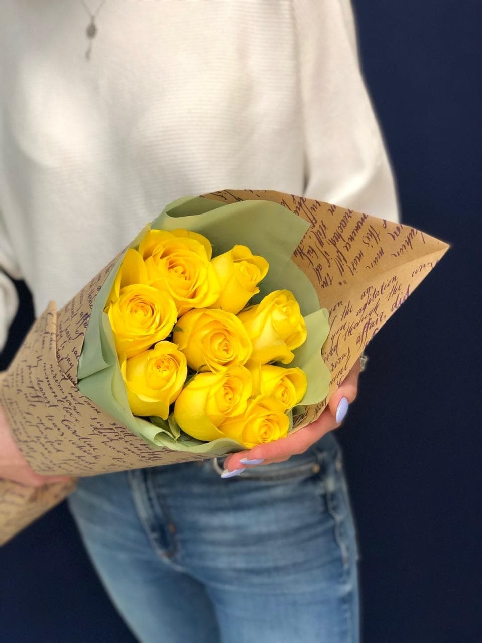 Букет из 9 жёлтых Роз Эквадор в крафте 60 см