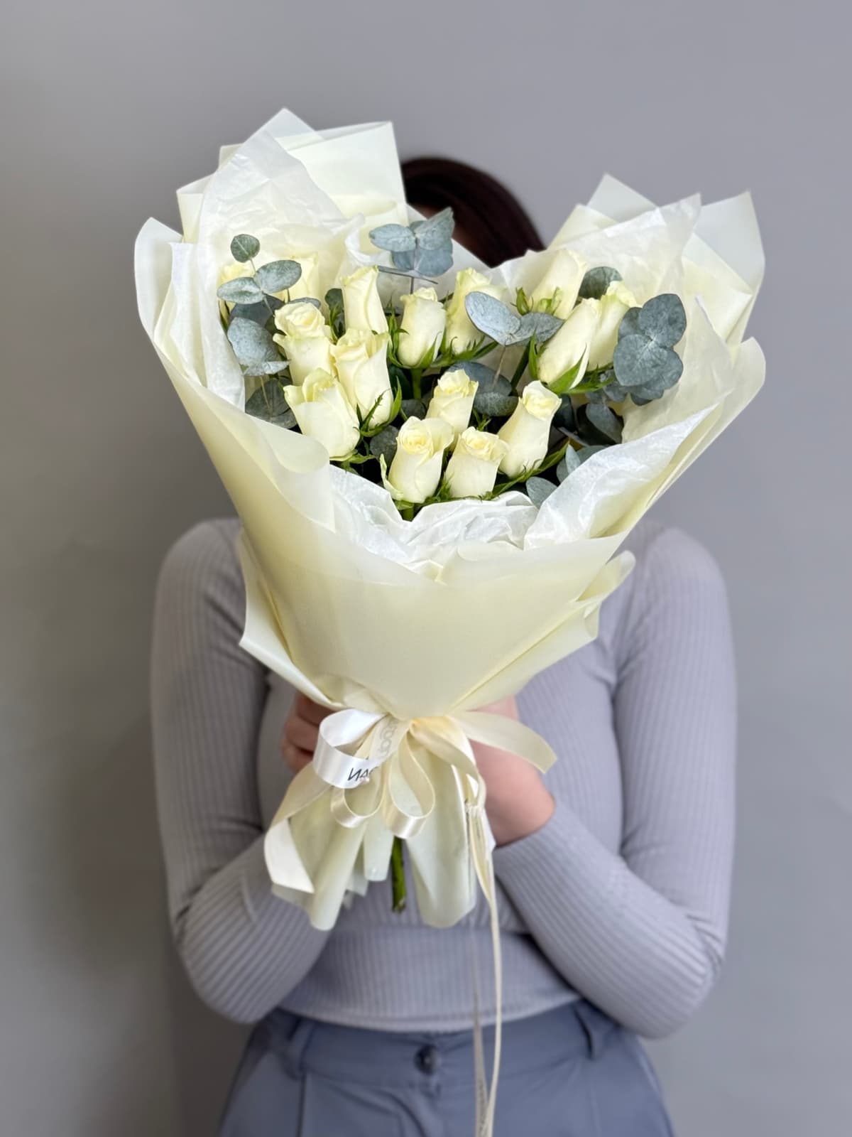 Букет из белых роз кения "Athena" M