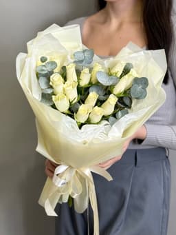 Букет из белых роз кения "Афина"
