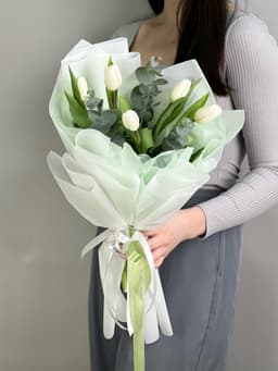 Букет из белых тюльпанов "Поцелуй весны" (5)