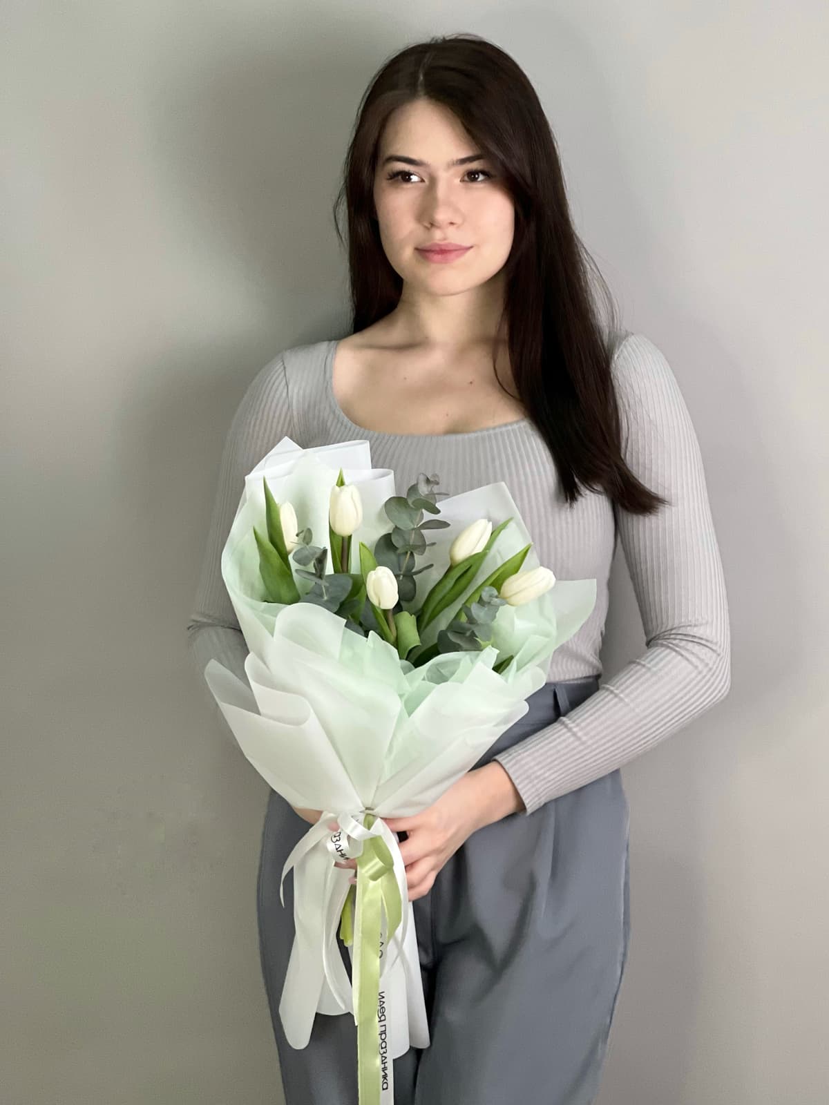 Букет из белых тюльпанов "Поцелуй весны" (5)