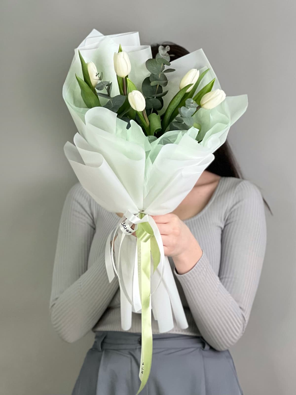 Букет из белых тюльпанов "Поцелуй весны" (5)