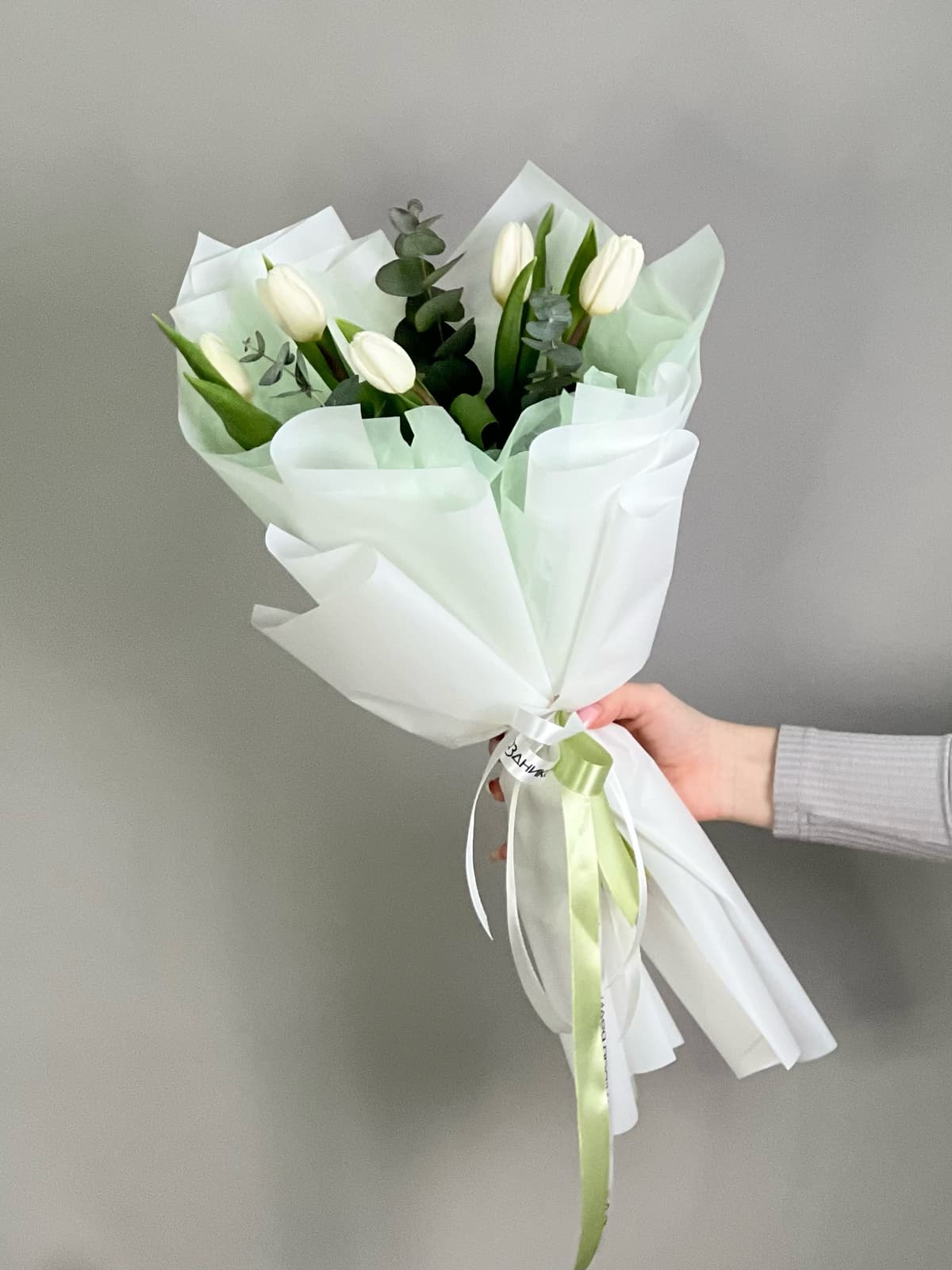Букет из белых тюльпанов "Поцелуй весны" (5)
