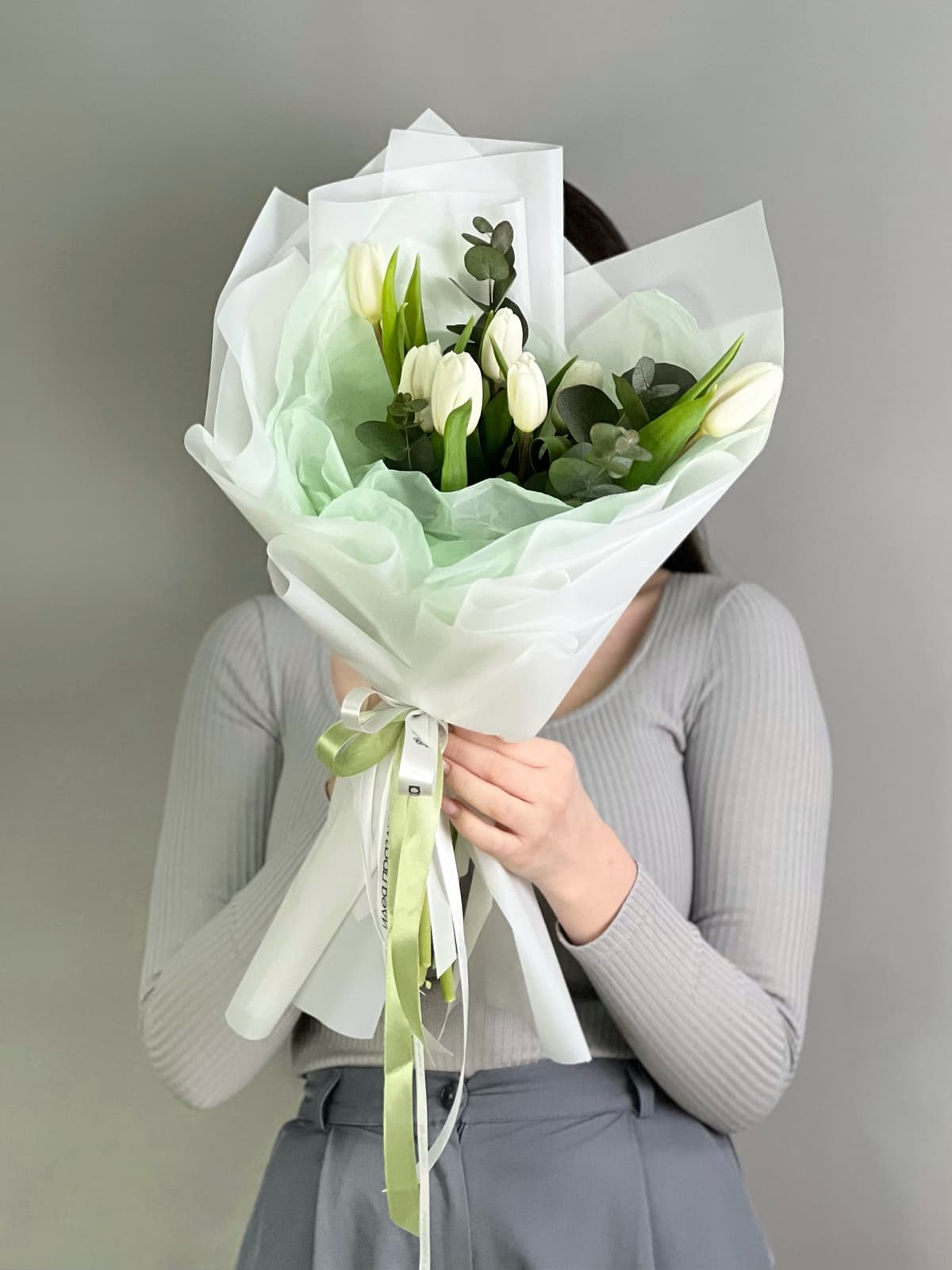 Букет из белых тюльпанов "Поцелуй весны" (7)